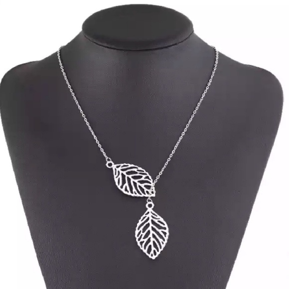 Beautiful leaf necklace, silver or gold available - Picture 2 of 4